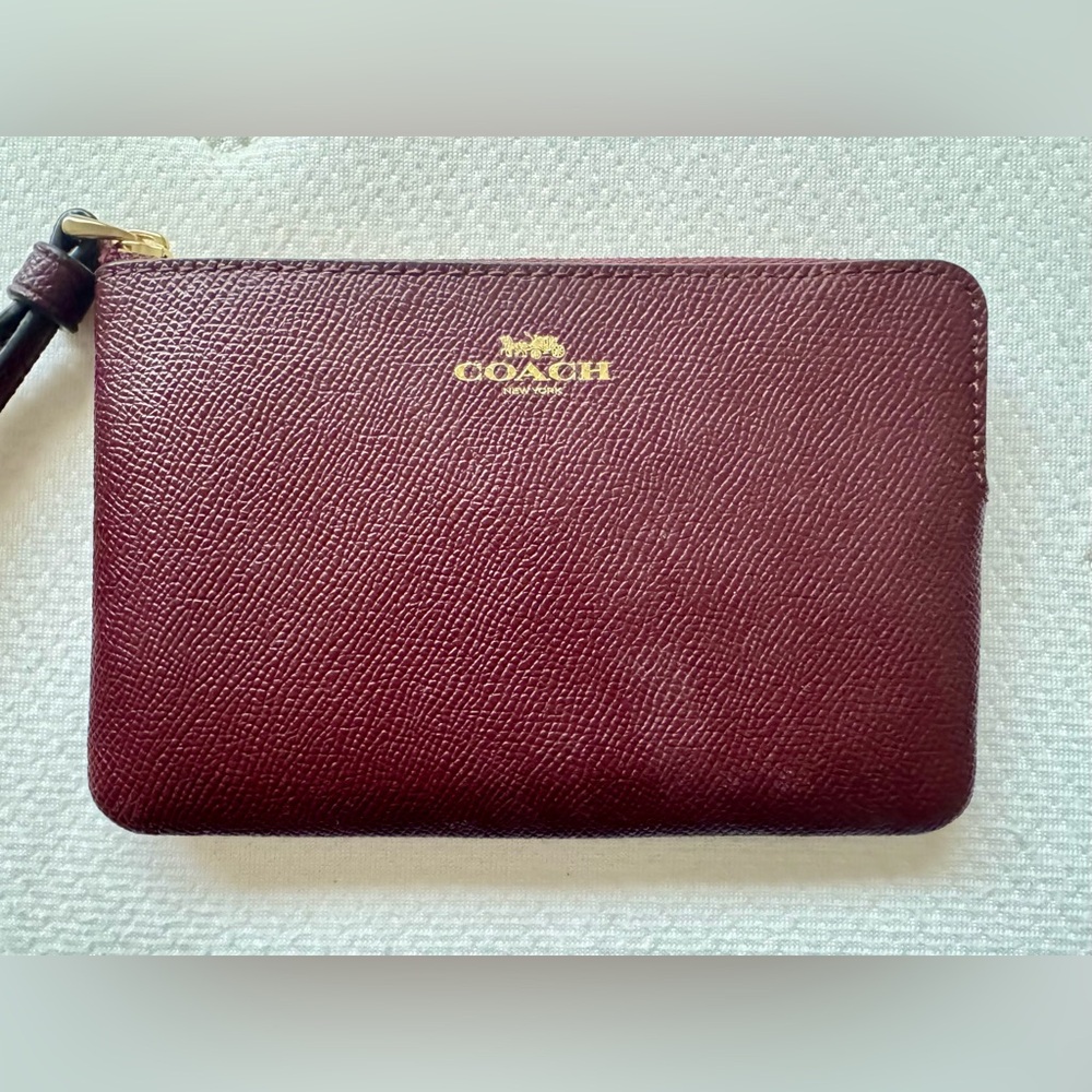 Coach Corner Zip Wristlet Merlot/Gold